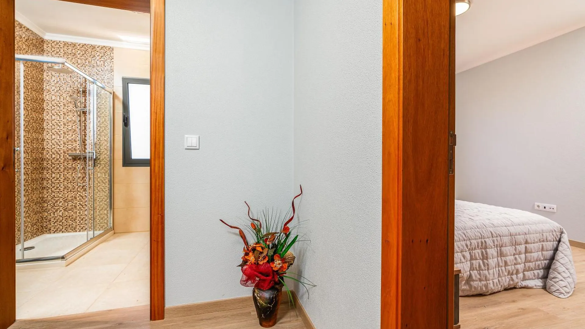 Goncalves House - Ac And Private Parking Villa Calheta