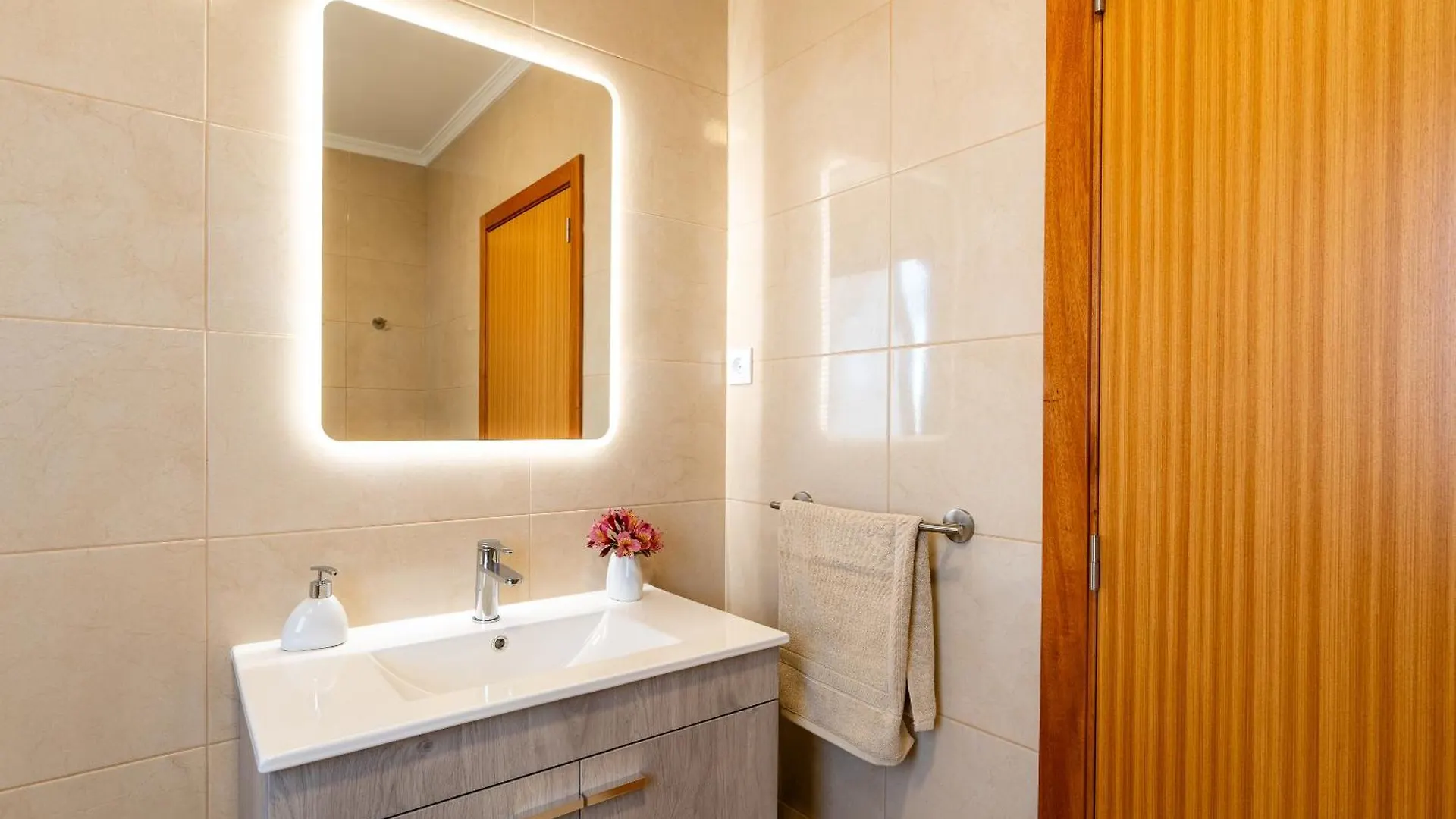 Goncalves House - Ac And Private Parking Villa Calheta  0*, Calheta (Madeira) Portugal