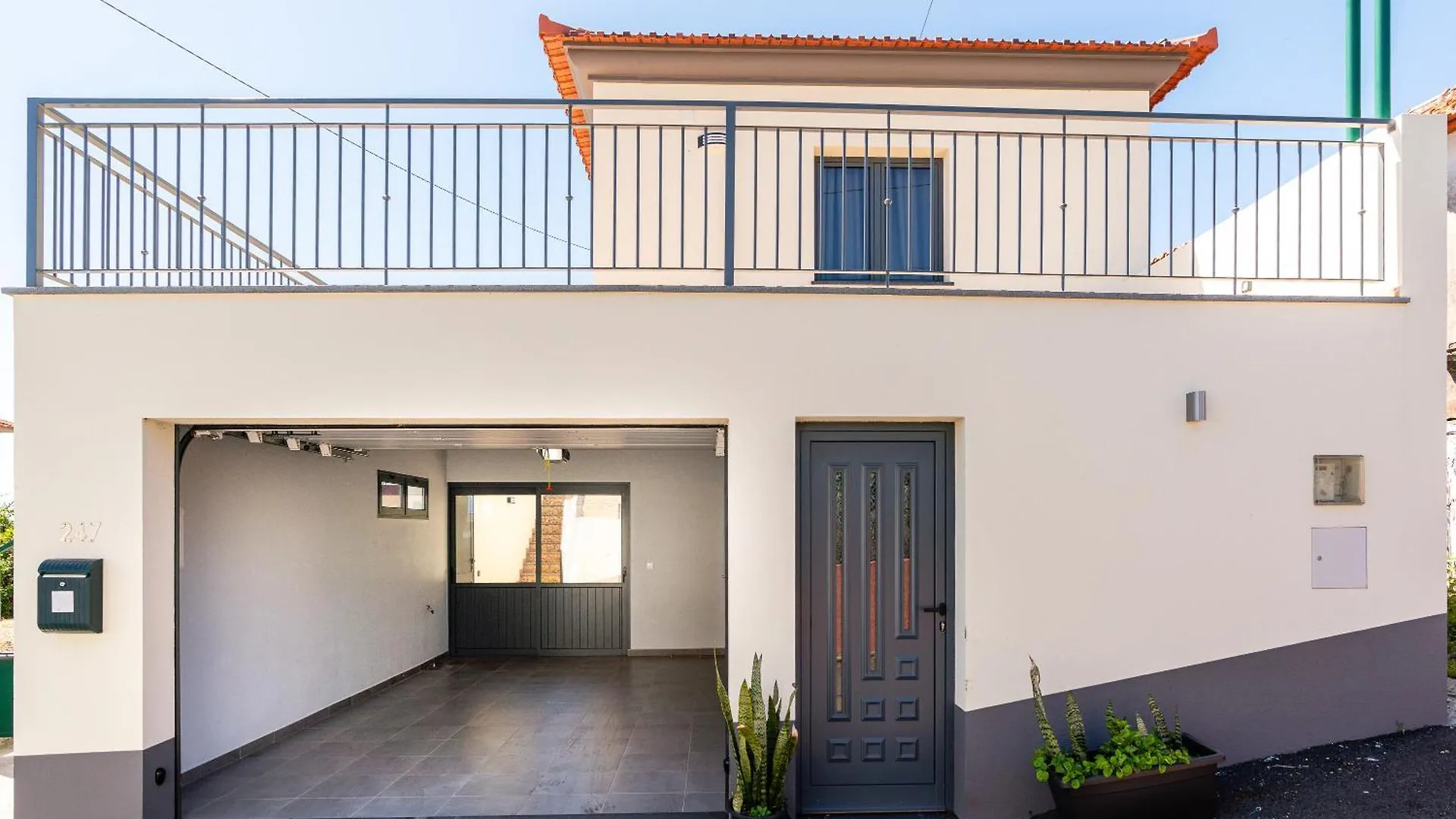 Holiday home Goncalves House - Ac And Private Parking Villa Calheta