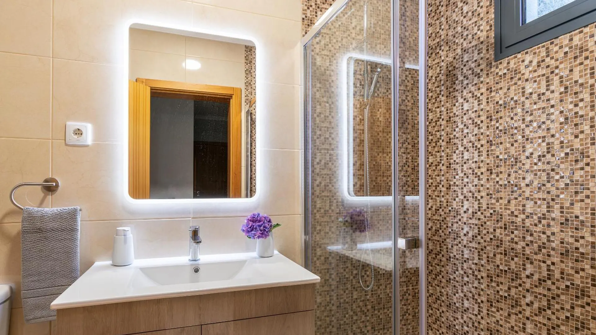 Goncalves House - Ac And Private Parking Villa Calheta  Holiday home Calheta (Madeira)