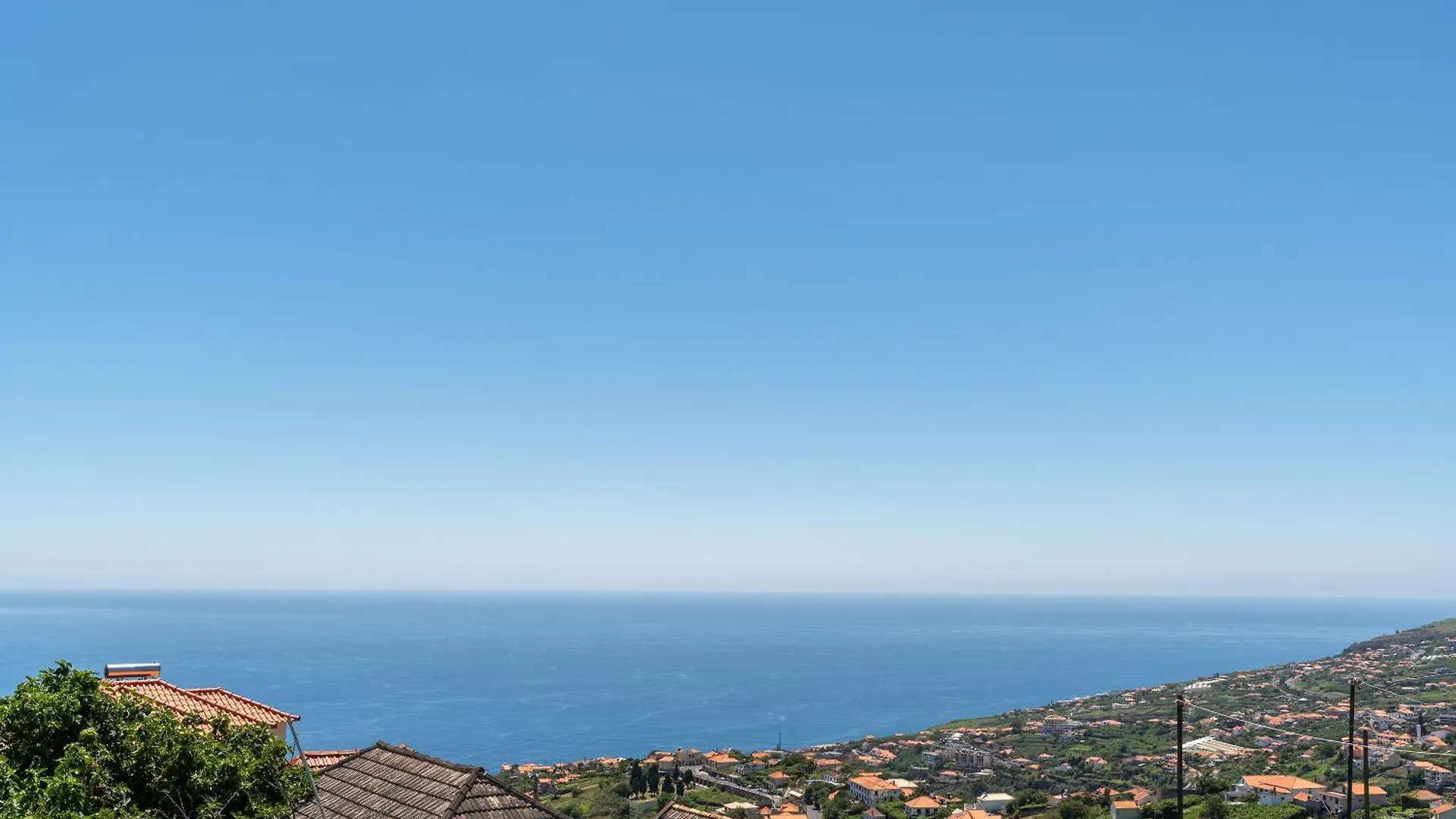 Goncalves House - Ac And Private Parking Villa Calheta  0*, Calheta (Madeira)