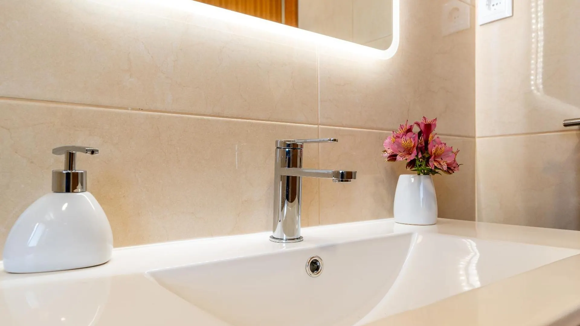 Goncalves House - Ac And Private Parking Villa Calheta  Calheta (Madeira)