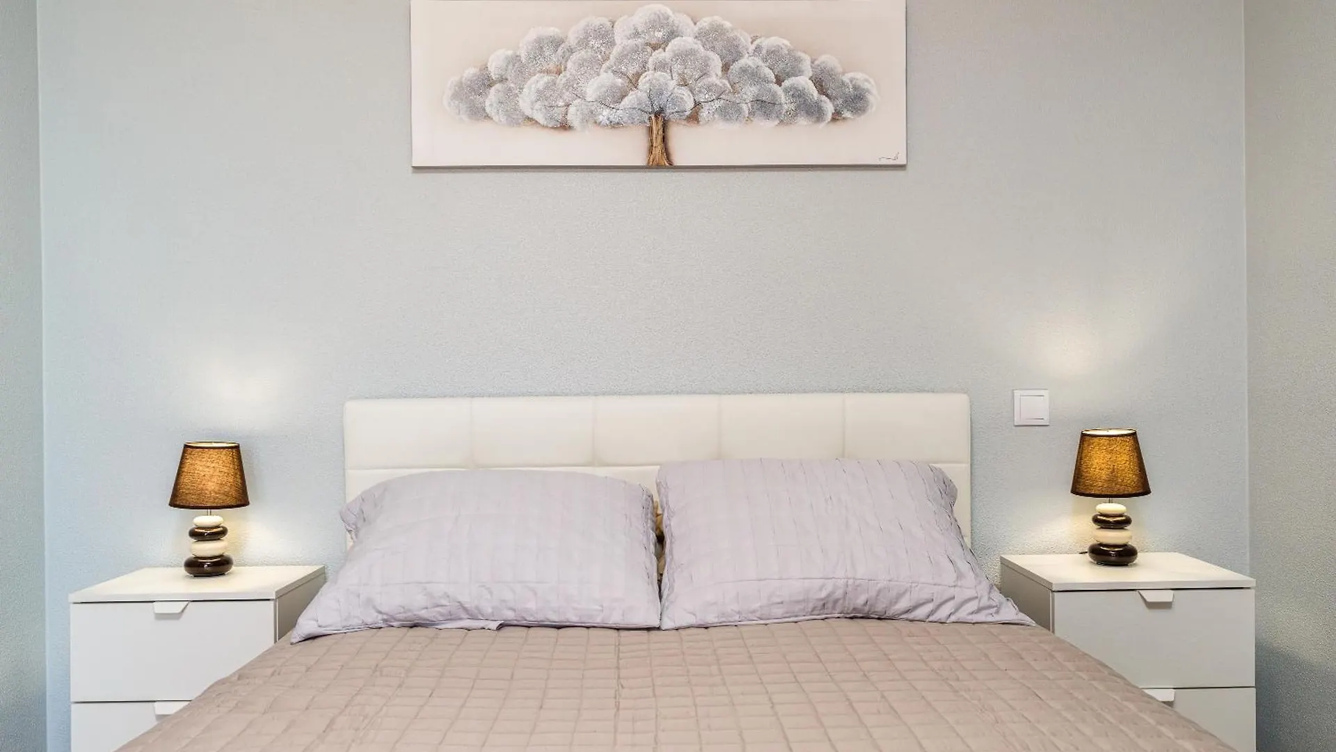 Goncalves House - Ac And Private Parking Villa Calheta