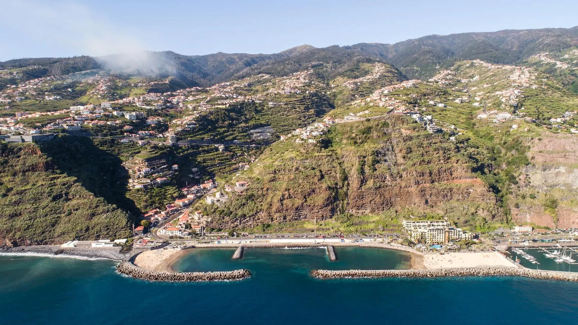 Goncalves House - Ac And Private Parking Villa Calheta  0*, Calheta (Madeira)