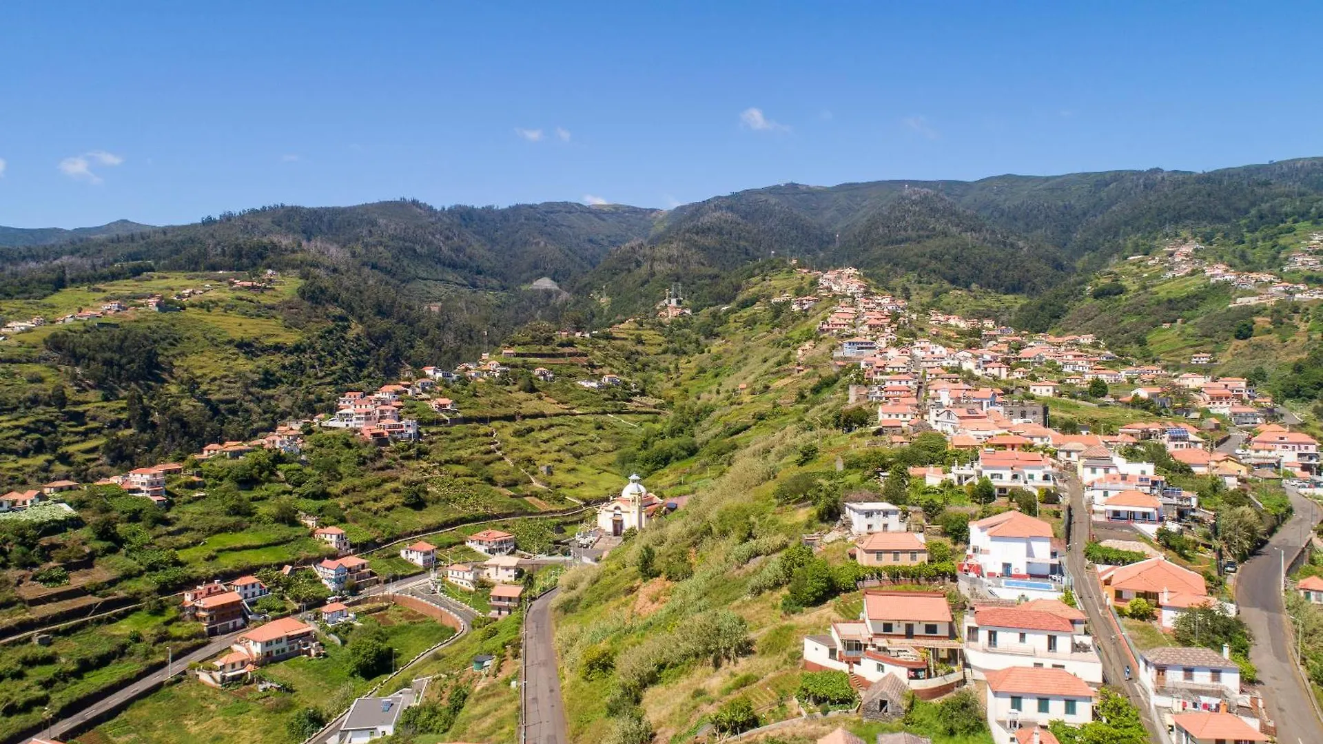 Goncalves House - Ac And Private Parking Villa Calheta  Holiday home